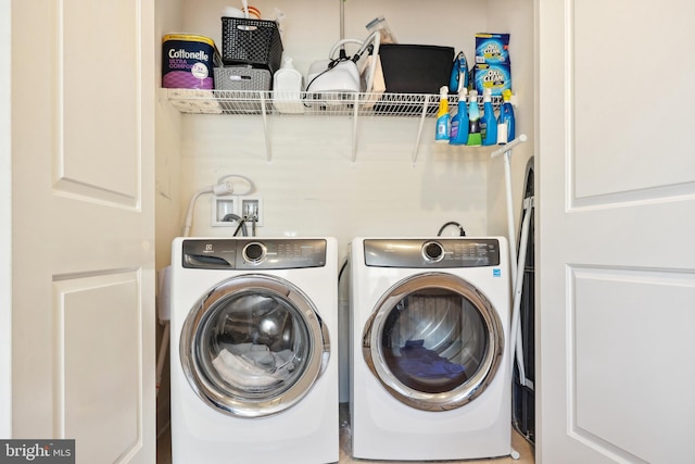 10744 Hinton Way, Manassas, VA 20112 - laundry area with washer and clothes dryer