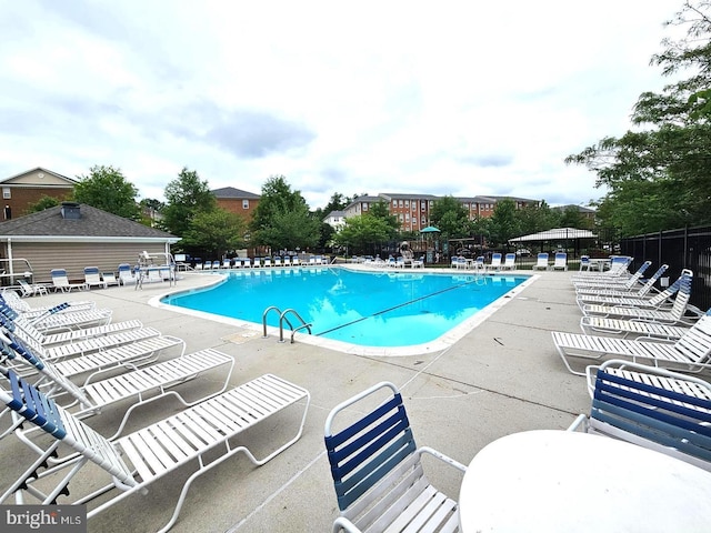 6124 Aster Haven Cir, Haymarket, VA 20169 - community pool with a patio area