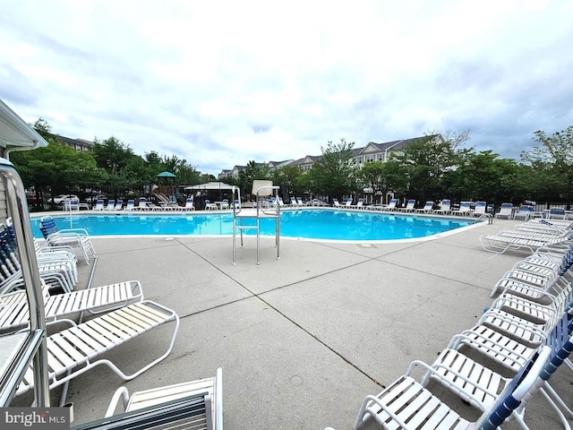 6124 Aster Haven Cir, Haymarket, VA 20169 - community pool with a patio