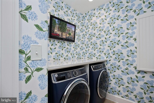 913A Caroline St, Fredericksburg, VA 22401 - washroom with washing machine and dryer, wallpapered walls, and baseboards