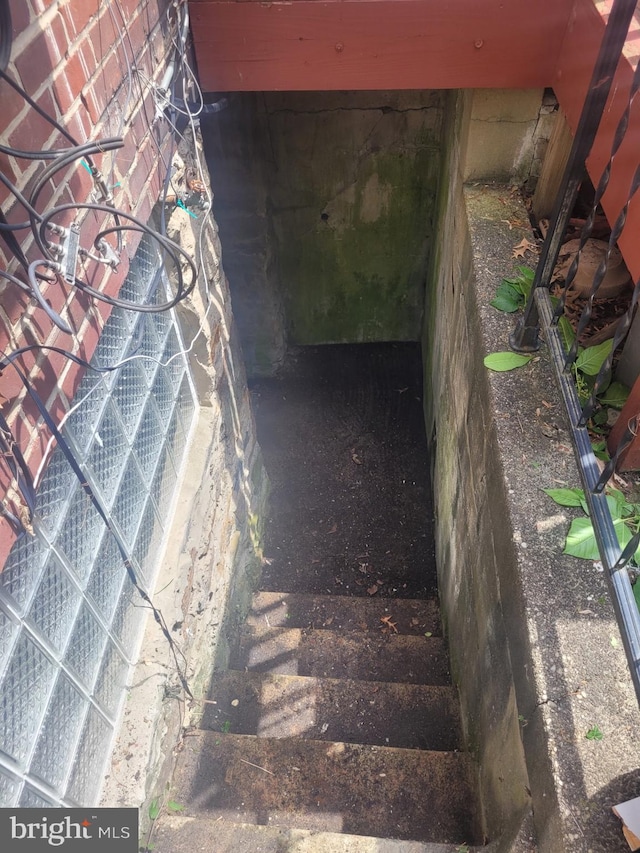 1605 Argonne Dr, Baltimore, MD 21218 - view of staircase