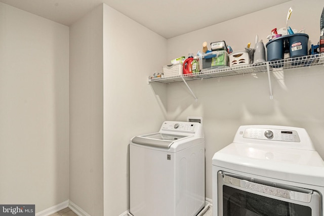 610 Long Meadow Dr, Fredericksburg, VA 22406 - laundry area featuring washing machine and dryer and baseboards