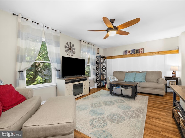 2524 Vineyard Ln, Crofton, MD 21114 - living area featuring wood finished floors and ceiling fan
