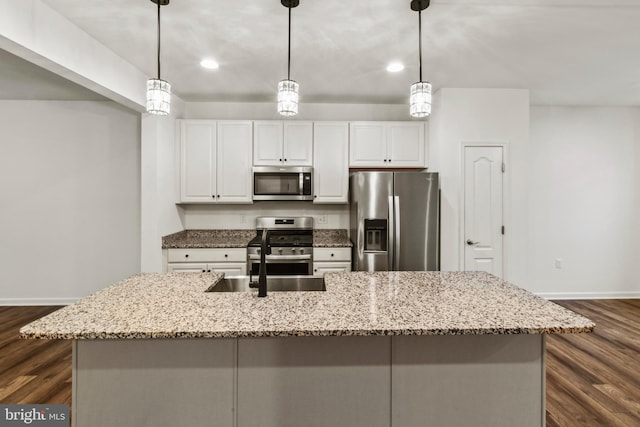 121 Stribling Way, Winchester, VA 22602 - kitchen featuring stainless steel appliances, baseboards, white cabinetry, a kitchen island with sink, and recessed lighting