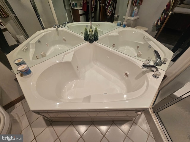 939 Glendale Rd Unit 13, Oakland, MD 21550 - full bathroom featuring toilet, a whirlpool tub, and tile patterned flooring