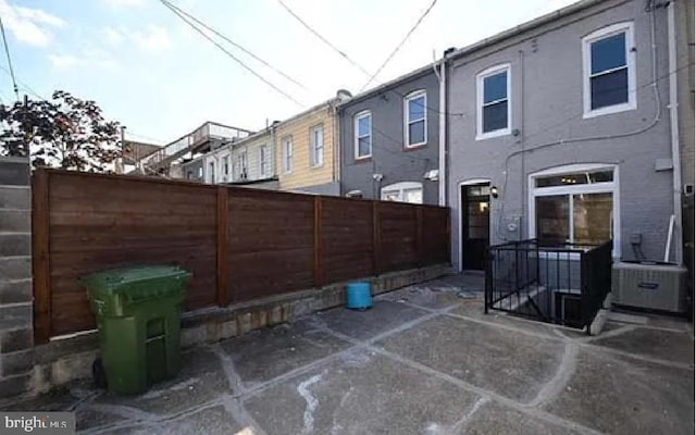 217 S E Ave S, Baltimore, MD 21224 - fenced backyard with a patio area