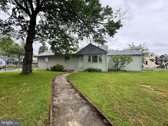 35 Farnsworth Ave, Maple Shade, NJ 08052 - view of front of property featuring a front yard