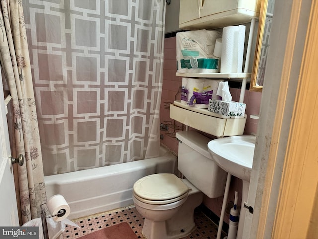 35 Farnsworth Ave, Maple Shade, NJ 08052 - bathroom with shower / bath combo and toilet