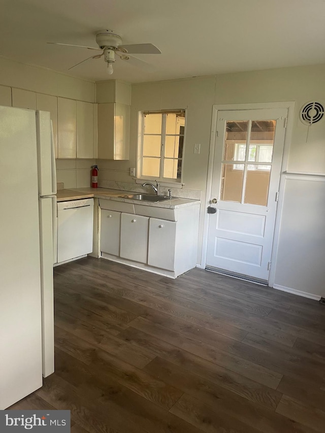 2541 Secane Rd, Secane, PA 19018 - kitchen featuring white appliances, a sink, light countertops, and ceiling fan
