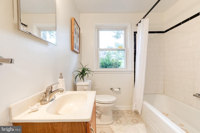 522 Goucher Blvd, Baltimore, MD 21286 - bathroom featuring toilet, baseboards, shower / bath combination with curtain, and vanity