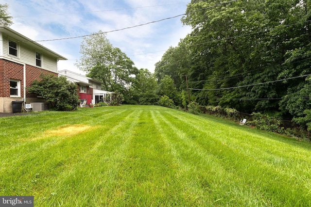 522 Goucher Blvd, Baltimore, MD 21286 - view of grassy yard featuring central AC unit