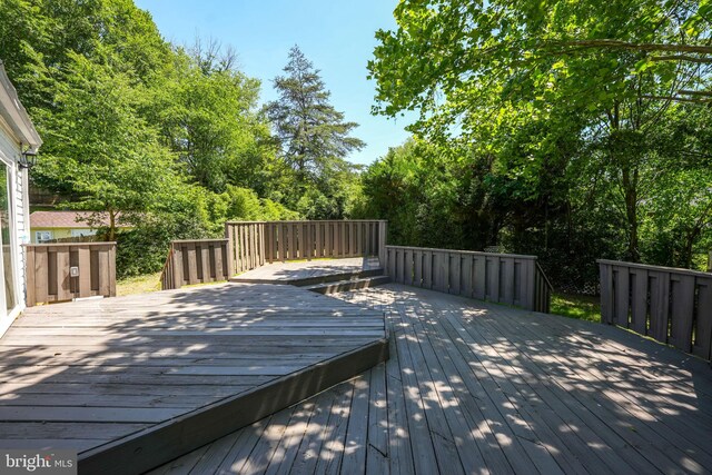 13798 Gresham Ct, Woodbridge, VA 22193 - view of deck
