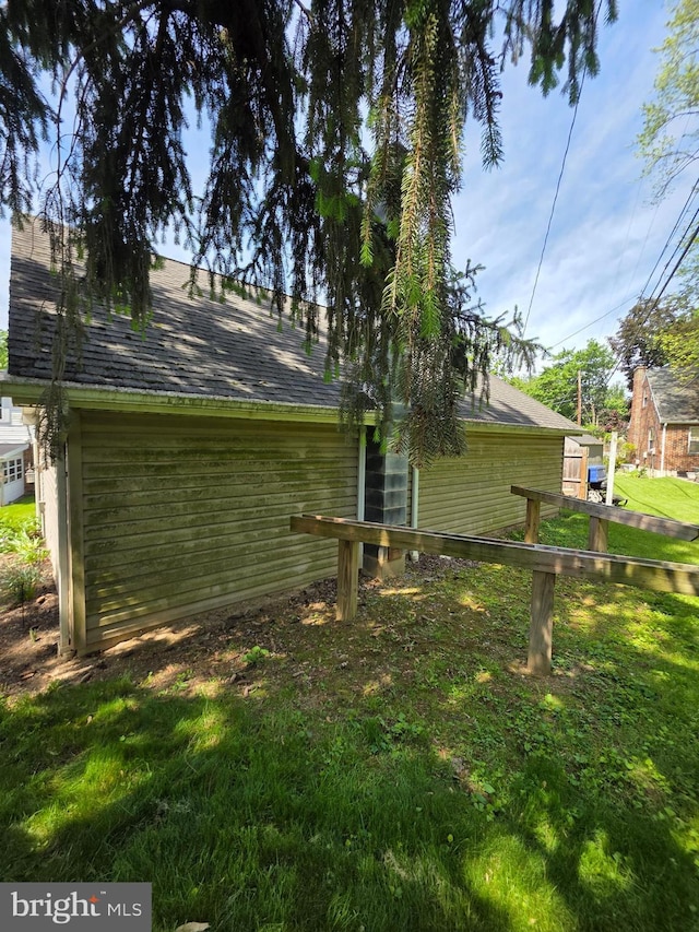 616 Sylvan Pl, Harrisburg, PA 17109 - view of home's exterior with a shingled roof