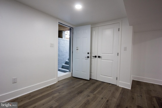 2 Baltimore Ave, Glen Burnie, MD 21061 - entryway featuring dark wood finished floors and baseboards