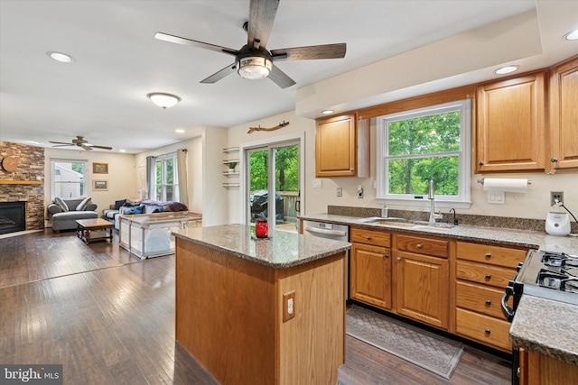 504 Ridge Dr, Douglassville, PA 19518 - kitchen featuring a ceiling fan, plenty of natural light, a sink, and recessed lighting