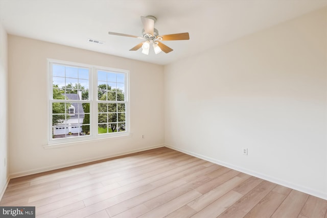 831 Macalister Dr SE, Leesburg, VA 20175 - unfurnished room featuring light wood-type flooring, a ceiling fan, and baseboards