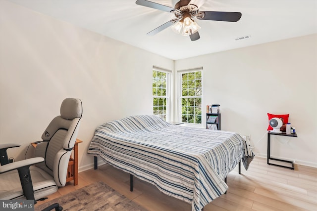 831 Macalister Dr SE, Leesburg, VA 20175 - bedroom with wood finished floors, baseboards, and a ceiling fan