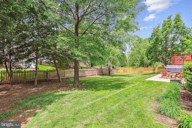 831 Macalister Dr SE, Leesburg, VA 20175 - view of yard featuring a hot tub and a patio area