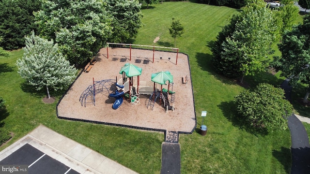 831 Macalister Dr SE, Leesburg, VA 20175 - drone / aerial view