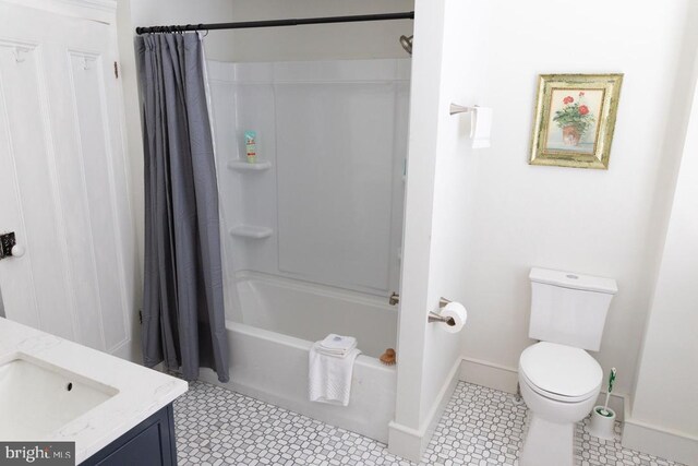 322 Main St E, Fincastle, VA 24090 - bathroom with vanity, toilet, shower / bath combo, and baseboards