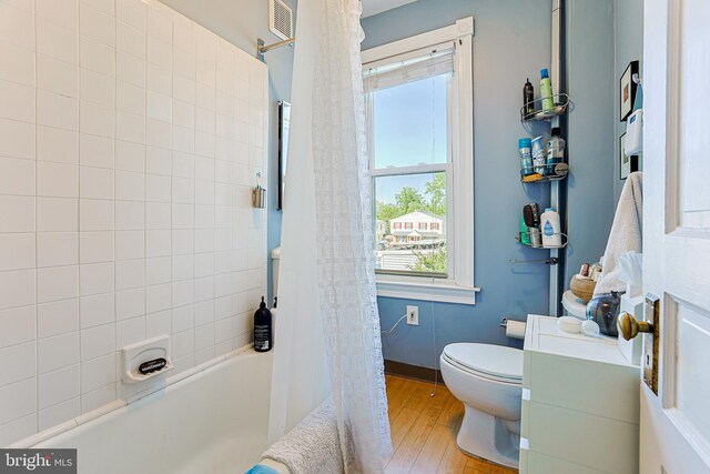 922 8th Ave, Prospect Park, PA 19076 - bathroom featuring healthy amount of natural light, wood finished floors, toilet, and shower / tub combo with curtain