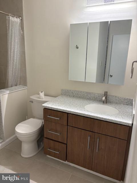 902 Scotswood Ct, Mount Laurel, NJ 08054 - full bathroom featuring a tile shower, tile patterned flooring, toilet, and vanity