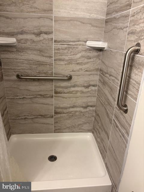 902 Scotswood Ct, Mount Laurel, NJ 08054 - bathroom featuring a stall shower