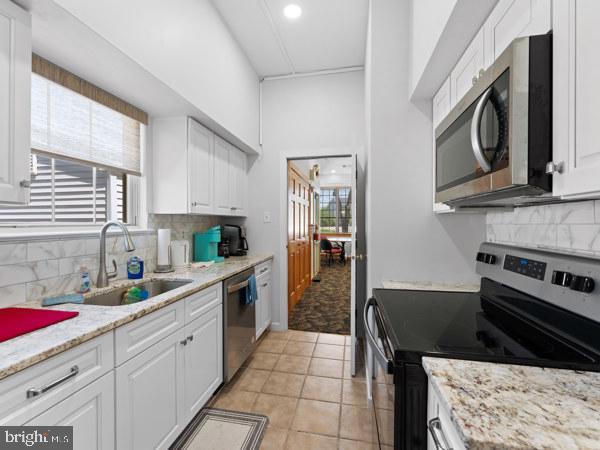 902 Scotswood Ct, Mount Laurel, NJ 08054 - kitchen featuring appliances with stainless steel finishes, white cabinetry, decorative backsplash, and recessed lighting