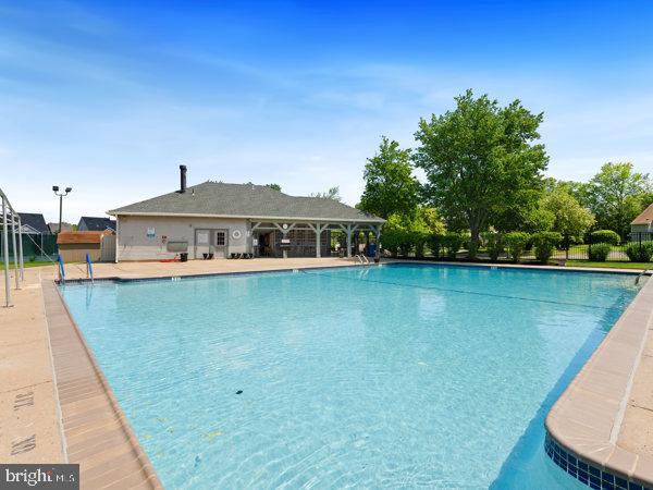 902 Scotswood Ct, Mount Laurel, NJ 08054 - view of community pool