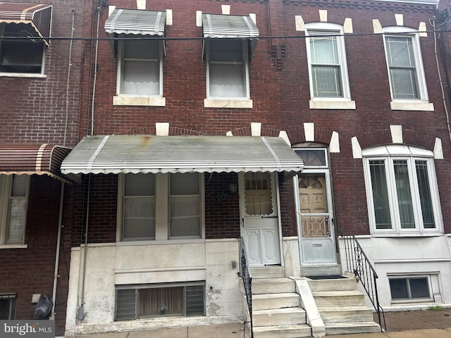 2334 S Warnock St, Philadelphia, PA 19148 - townhome / multi-family property with brick siding and entry steps