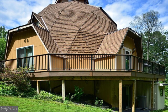 4027 Trego Mountain Rd, Keedysville, MD 21756 - back of house featuring a shingled roof, a wooden deck, cooling unit, and a gambrel roof