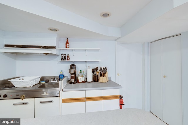 5518 Kempton Dr, Springfield, VA 22151 - bar featuring under cabinet range hood and a sink