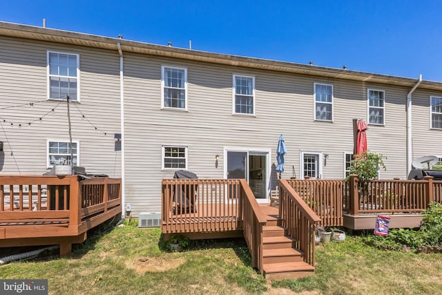 515 Williamsburg Way, King Of Prussia, PA 19406 - back of house featuring a wooden deck and a lawn