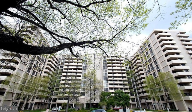 4141 N Henderson Rd Unit 726, Arlington, VA 22203 - view of apartment building / complex