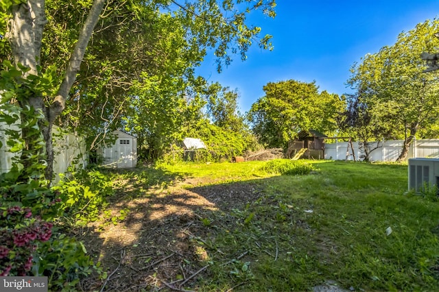 116 Layton Dr, New Castle, DE 19720 - view of yard featuring central AC unit