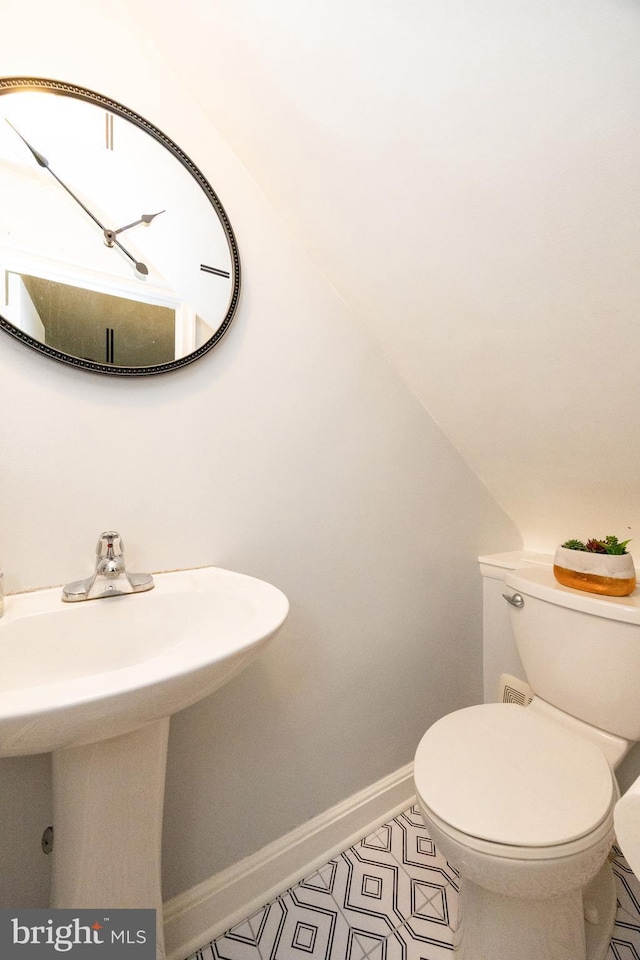 200 Maplewood Dr Unit 20, Pottstown, PA 19464 - half bath featuring toilet and baseboards