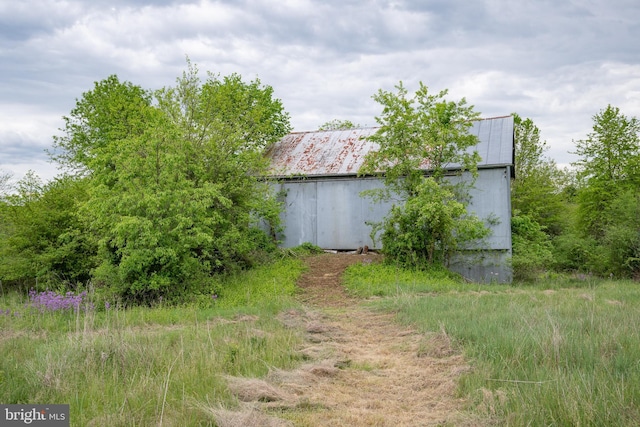 5143 S Middle Rd, Mount Jackson, VA 22842 - view of yard with an outdoor structure