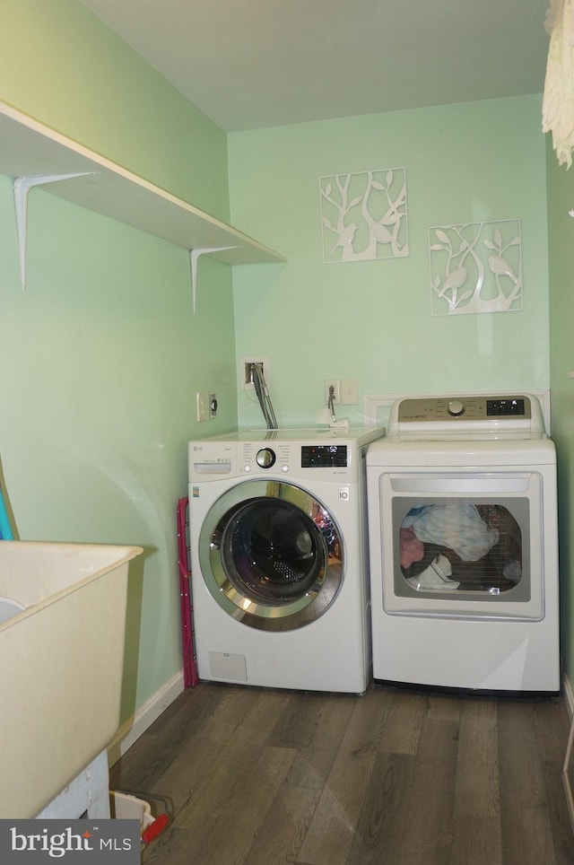 1331 Bradley Ave, Hummelstown, PA 17036 - laundry area featuring washing machine and dryer, dark wood finished floors, and baseboards