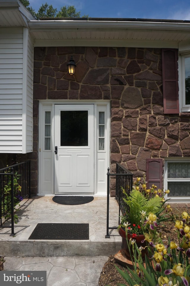 1331 Bradley Ave, Hummelstown, PA 17036 - property entrance featuring stone siding