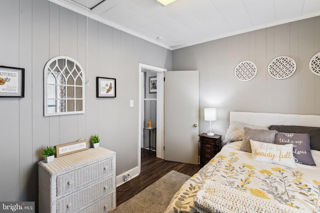 406 Myrtle St, Crisfield, MD 21817 - bedroom featuring dark wood finished floors and crown molding