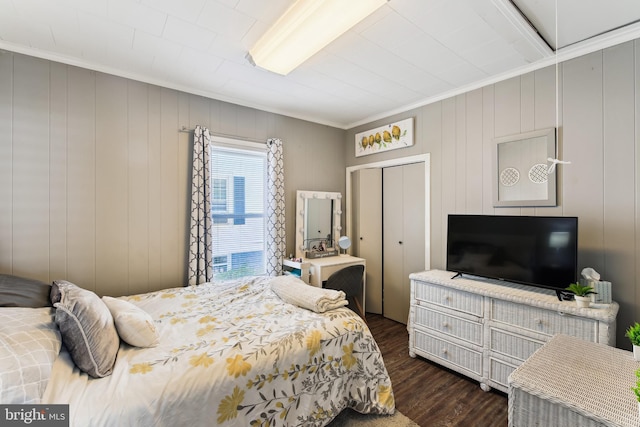 406 Myrtle St, Crisfield, MD 21817 - bedroom featuring crown molding, dark wood finished floors, and a closet