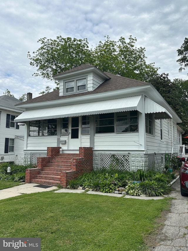 406 Myrtle St, Crisfield, MD 21817 - bungalow-style home with roof with shingles and entry steps