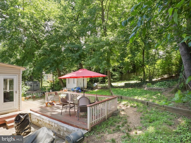 3912 13th St S, Arlington, VA 22204 - view of wooden deck