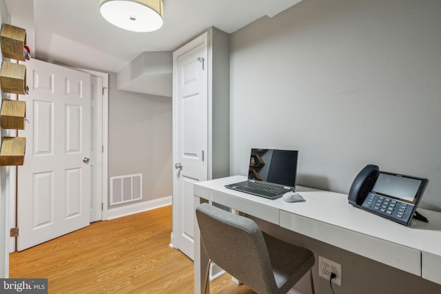 403 S Alder St, Philadelphia, PA 19147 - office space with light wood-type flooring and baseboards