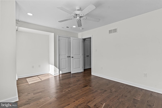 unfurnished bedroom featuring recessed lighting, wood finished floors, baseboards, a closet, and a ceiling fan