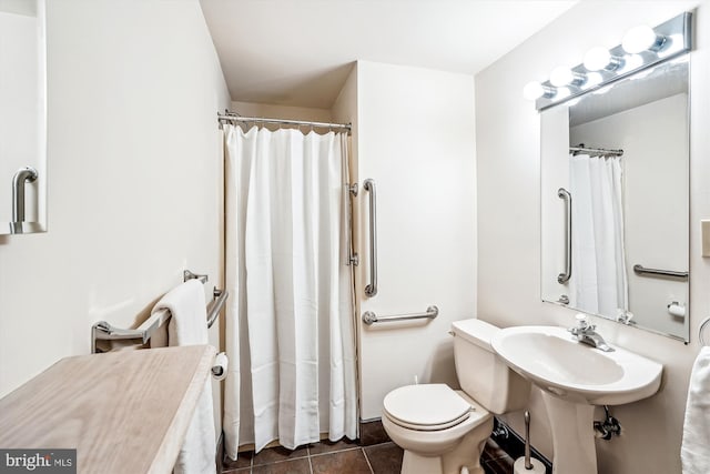 958 Tympani, Herndon, VA 20170 - bathroom with toilet, tile patterned flooring, a sink, and a shower with curtain