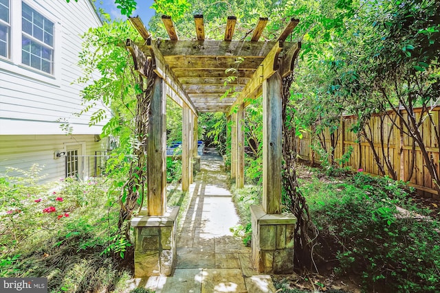 958 Tympani, Herndon, VA 20170 - fenced backyard featuring a pergola