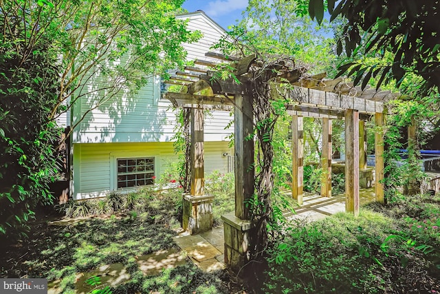 958 Tympani, Herndon, VA 20170 - back of property featuring a pergola