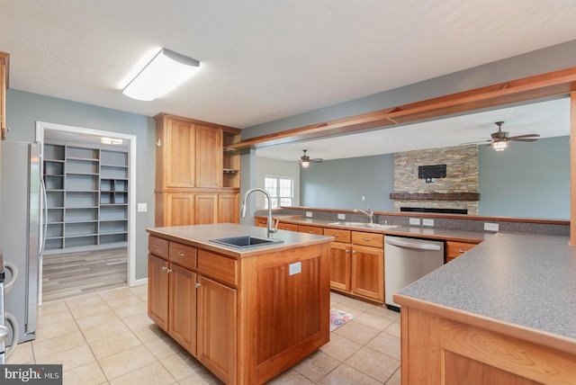6081 Dotts Ln, Penn Laird, VA 22846 - kitchen featuring stainless steel appliances, a sink, ceiling fan, and an island with sink
