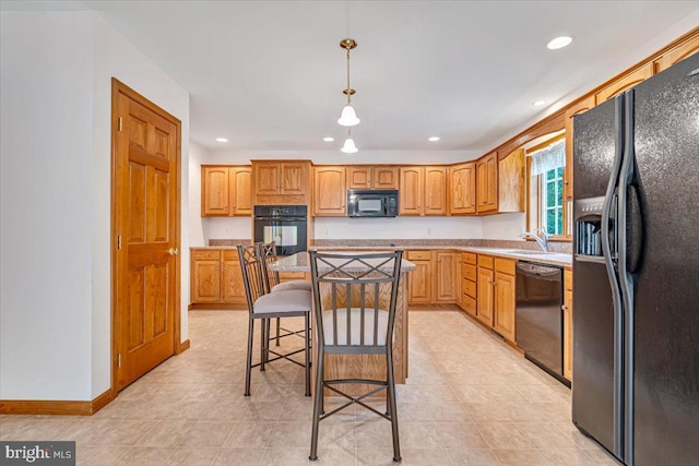 280 Center Rd, Lehighton, PA 18235 - kitchen featuring black appliances, a sink, recessed lighting, a kitchen bar, and a kitchen island